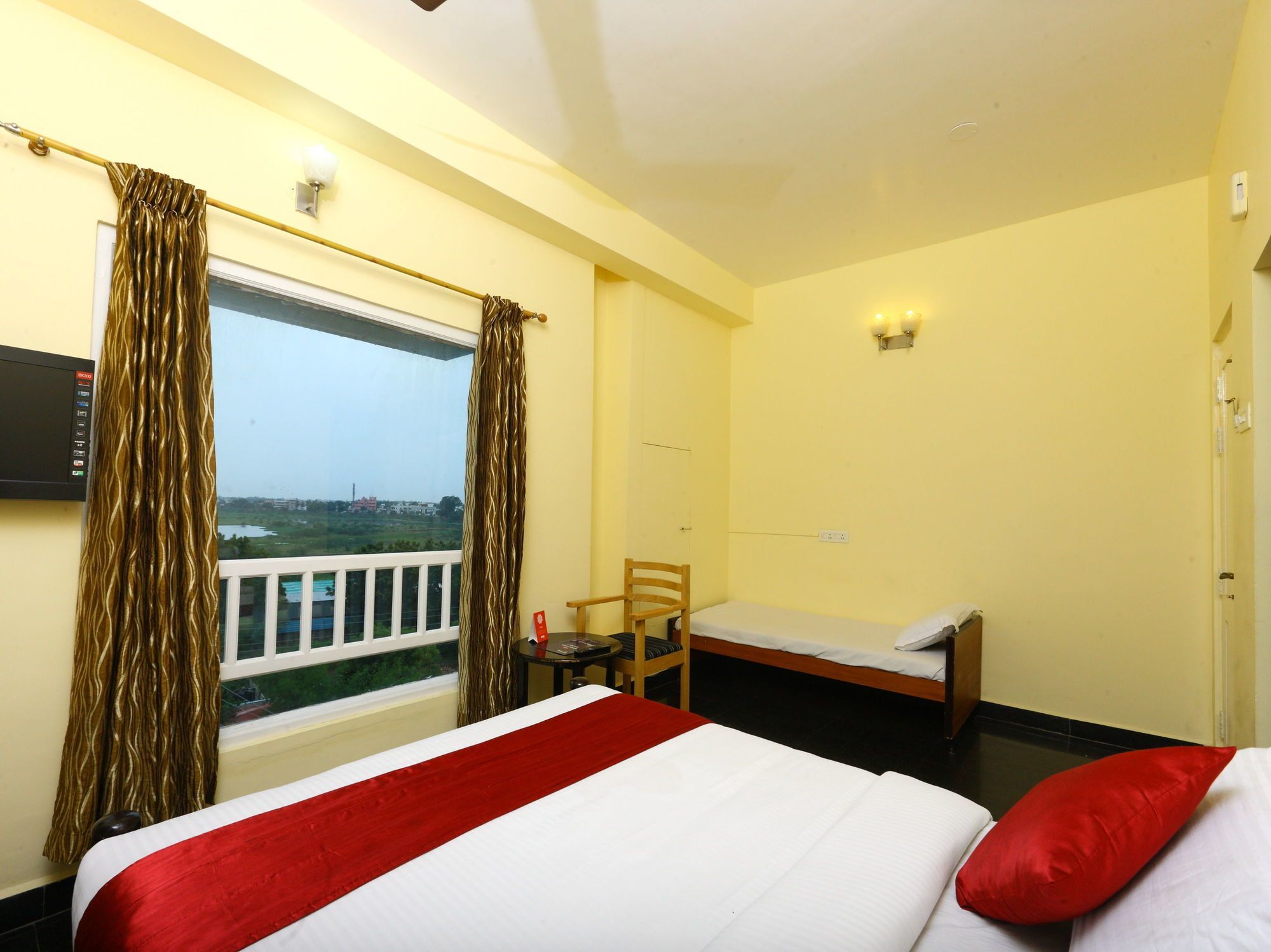 Oyo 10630 Hotel Nano Turf Madurai Exterior foto